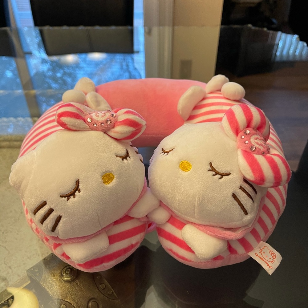 ❤️❤️ HELLO KITTY TRAVEL PILLOW WITH SWAROVSKI ACCENTS ❤️❤️